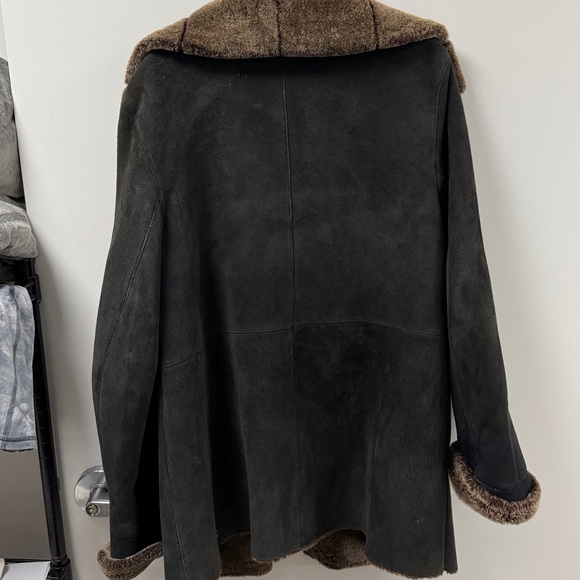 Women's Black and Brown Shearling Coat - Picture 4 of 4